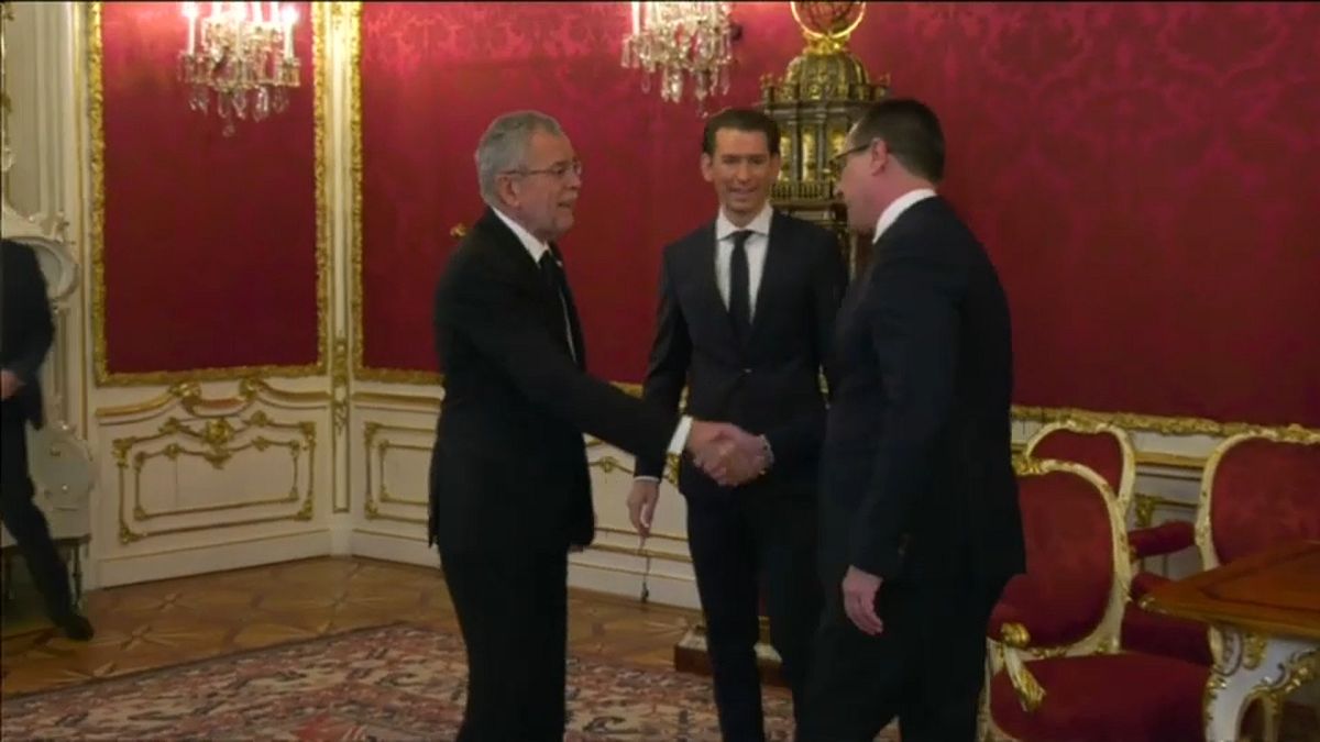 Австрия: президент готов привести к присяге новое правительство 