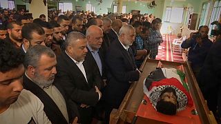 Líder do Hamas, Ismail Haniyeh, no funeral de Ibrahim Abu Thuraya, Gaza.
