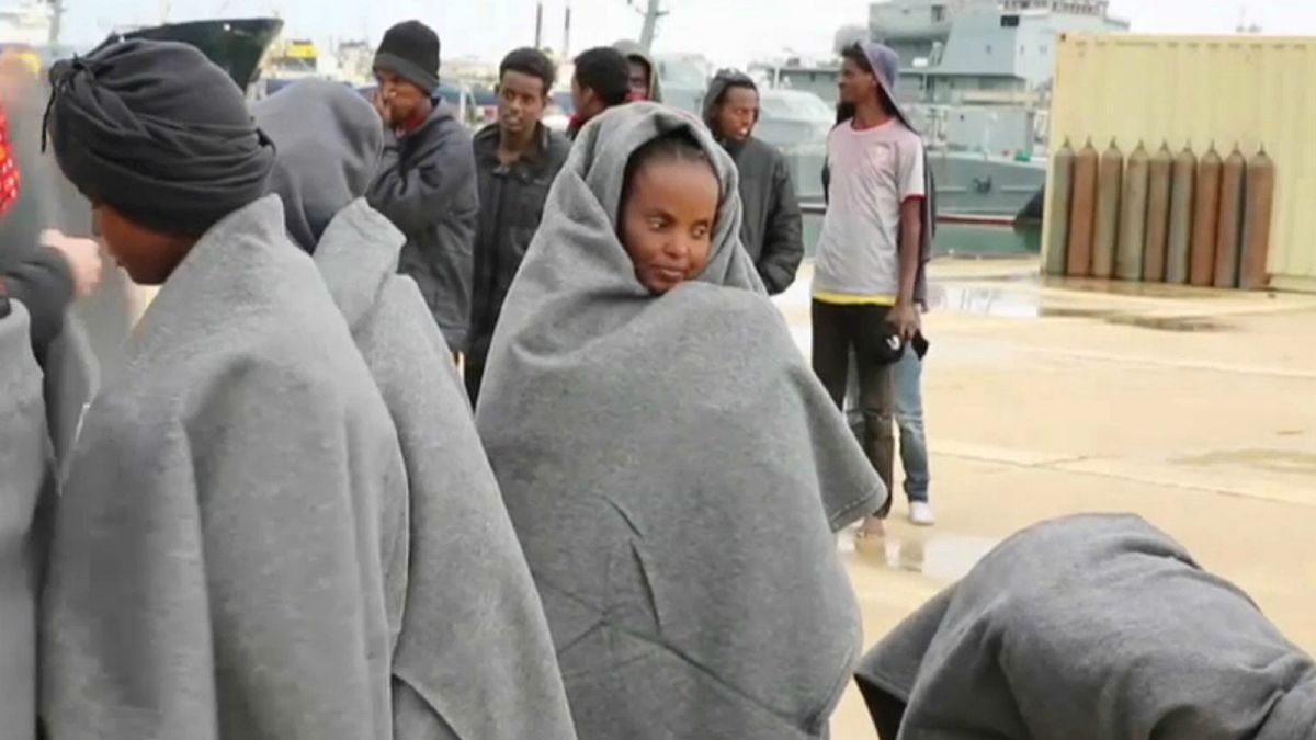 250 migrantes resgatados na costa da Líbia