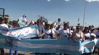 Chefe da Marinha destituído mas argentinos querem é respostas