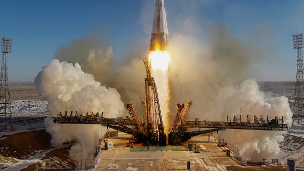 Soyuz deixa o planeta Terra Soyuz deixa o planeta Terra