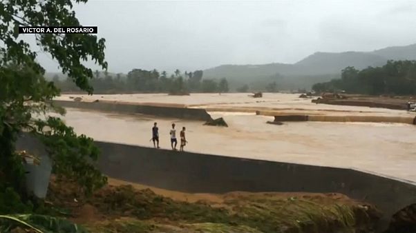 Filipinler'de toprak kayması can aldı Filipinler'de toprak kayması can aldı