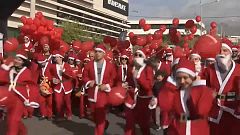 Carrera de Papás y Mamás Noel en Atenas por una buena causa