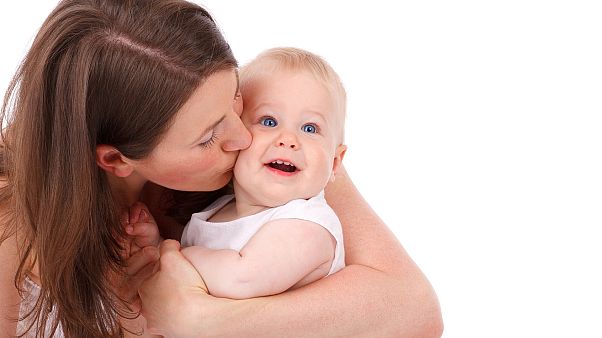 If you want your baby to recognise you, stand to their left If you want your baby to recognise you, stand to their left