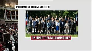 12 milliomos ül a francia kormányban