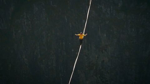 New record set in slacklining event in China 