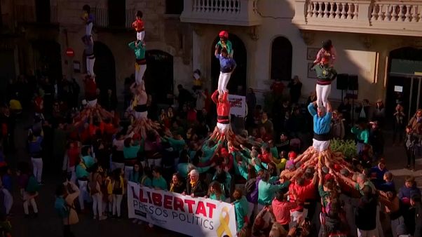Los castellers en 'defensa de la democracia y la libertad de expresión' en Cataluña Los castellers en 'defensa de la democracia y la libertad de expresión' en Cataluña