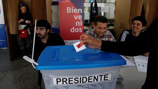 Si vota in Cile, Guillier sfida il favorito Piñera, con un asso nella manica