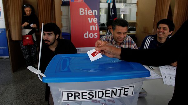 Si vota in Cile, Guillier sfida il favorito Piñera, con un asso nella manica Si vota in Cile, Guillier sfida il favorito Piñera, con un asso nella manica