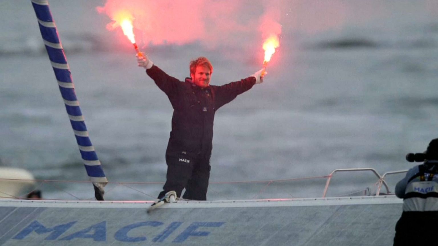 French sailor smashes solo world record