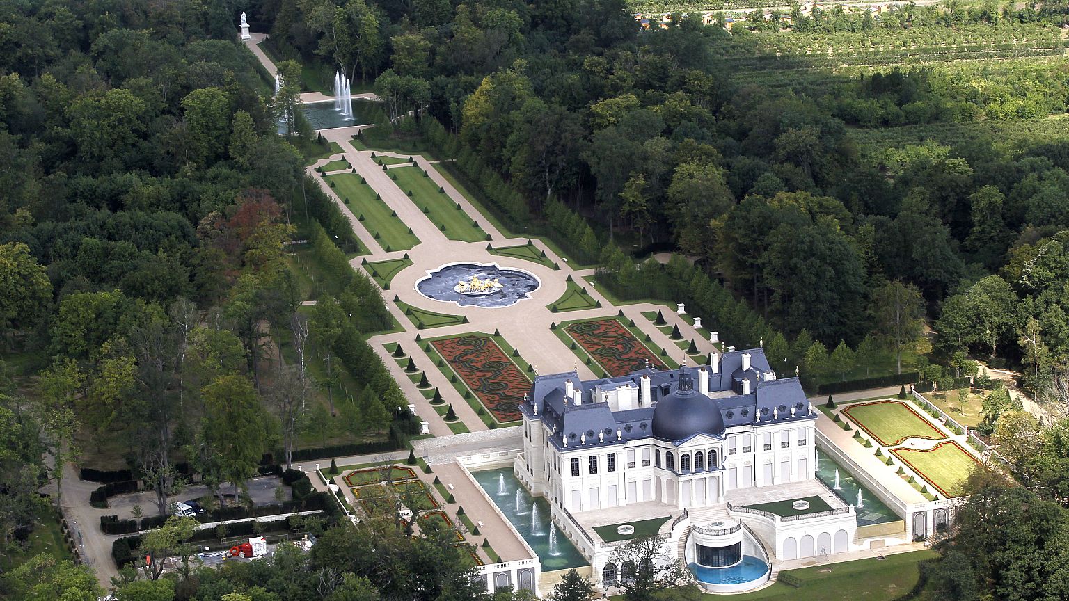 صورة لقصر الملك لويس الرابع عشر الذي اشتراه ولي العهد السعودي محمد بن سلمان