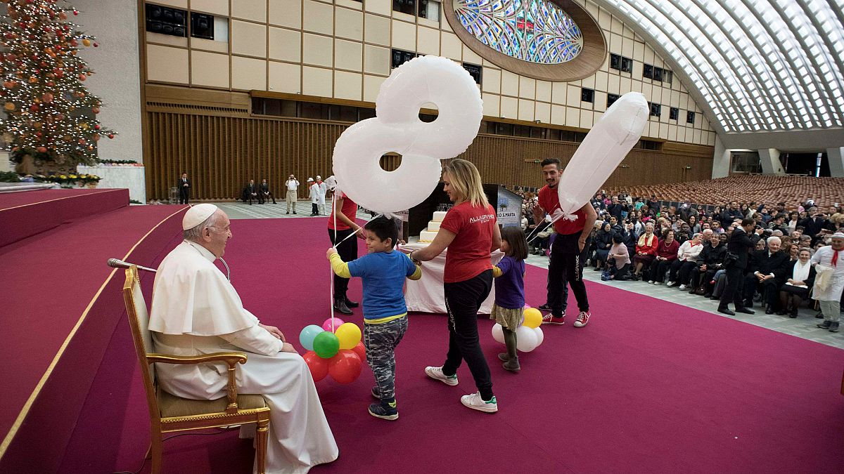 Papa Francisco evoca valores solidários em dia de aniversário