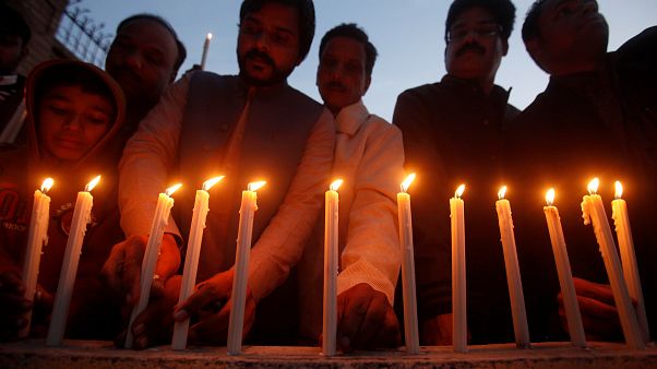 Autoridades confirmam 10 mortos em atentado reivindicado pelo Daesh Autoridades confirmam 10 mortos em atentado reivindicado pelo Daesh