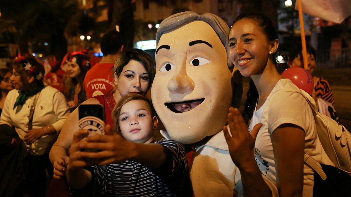 Anhänger von Sebastián Piñera feiern mit seinem Konterfei