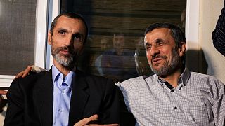 محمود احمدی نژاد در کنار حمید بقایی پس از آزادی از زندان