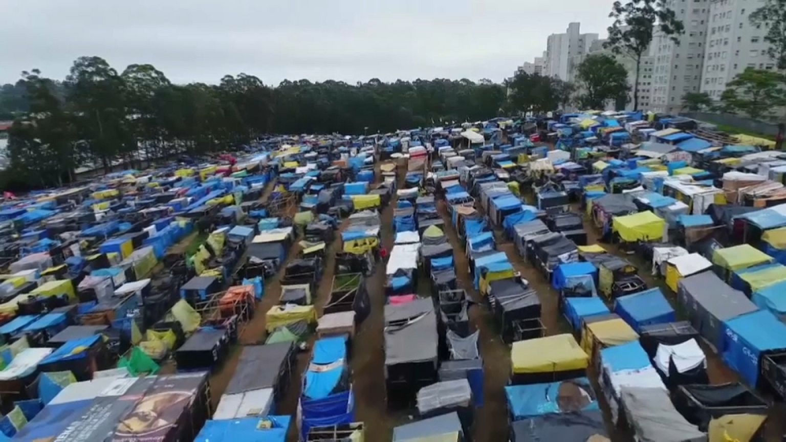 Acampamento nos arredores S. Paulo prestes a ser desmantelado