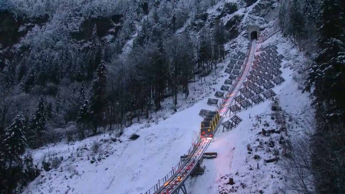 El funicular más empinado del mundo se inaugura en Suiza