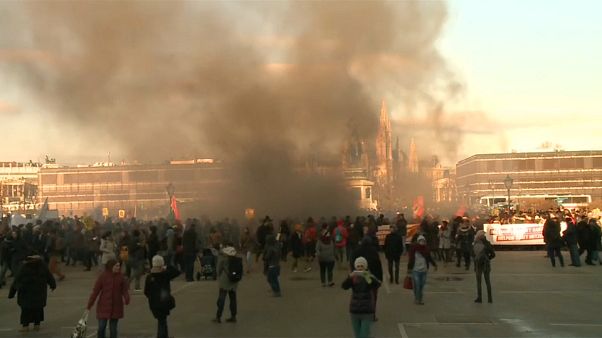 Austria: proteste contro il nuovo governo con l'estrema destra Austria: proteste contro il nuovo governo con l'estrema destra