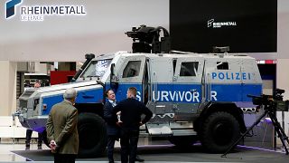 "Rechte Stickerei" im Panzersitz? Sachsens Polizei reagiert auf Shitstorm