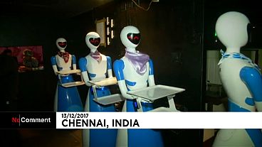 Indien: Serviceroboter im Restaurant