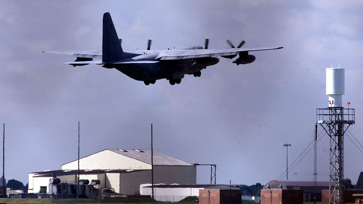 Βρετανία: Άνδρας επιχείρησε να εισβάλει σε αεροπορική βάση των ΗΠΑ