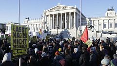 Manifestação diante do Parlamento da Áustria