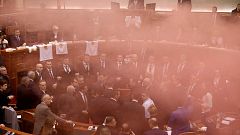 Αλβανία: Καπνογόνα στο κοινοβούλιο