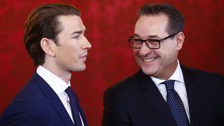 Österreich: Bundespräsident lobt türkis-blaue Regierung an