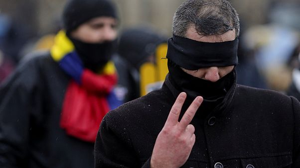 Centenas de magistrados romenos protestam contra a reforma da Justiça Centenas de magistrados romenos protestam contra a reforma da Justiça