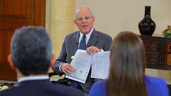 Dois advogados pedem bloqueio do processo de destituição do Presidente do Peru Dois advogados pedem bloqueio do processo de destituição do Presidente do Peru