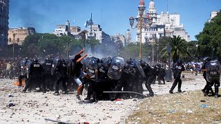 Αργεντινή: Άγριες συγκρούσεις λόγω της μεταρρύθμισης Μάκρι