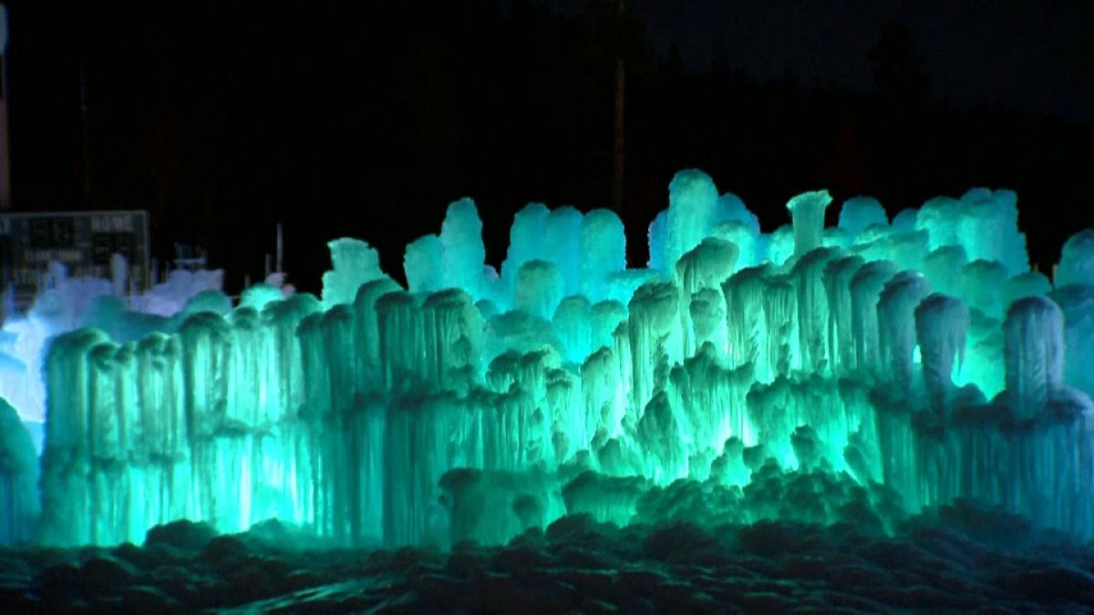 Winterzauber: Ein neues Schloss ganz aus Eis