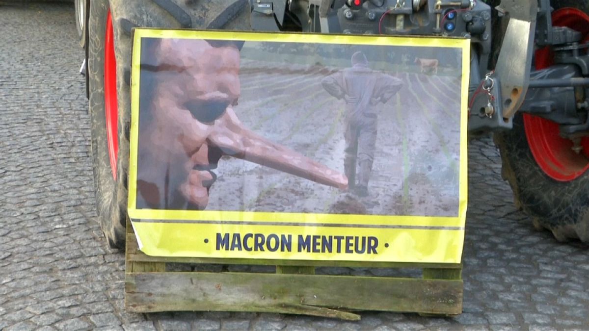 En France, des agriculeurs protestent contre la politique de Macron