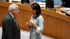 السفيرة الأمريكية نيكي هيلي مع مندوب فلسطين لدى الأمم المتحدة رياض منصور