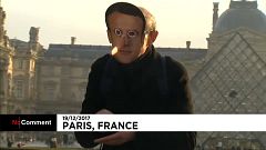 Macron-álarcban, Pinokkió orral tüntettek francia gazdák Párizsban
