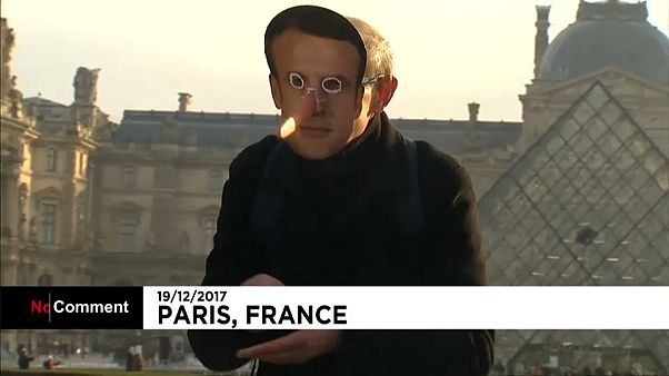 Macron-álarcban, Pinokkió orral tüntettek francia gazdák Párizsban Macron-álarcban, Pinokkió orral tüntettek francia gazdák Párizsban