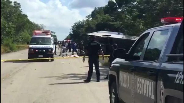 Mexiko: Busunglück mit mindestens 12 Toten Mexiko: Busunglück mit mindestens 12 Toten