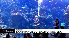 Le père Noël californien respire avec un tuba