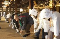 Dépoussiérage des deux principaux temples bouddhistes de Tokyo