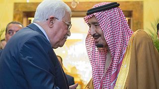 الرئيس الفلسطيني محمود عباس وملك السعودية سلمان بن عبد العزيز في الرياض