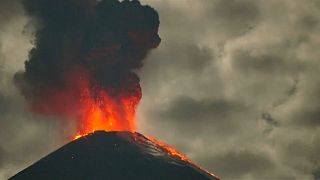 شاهد: غضب البركان "المشاغب" في الاكوادور