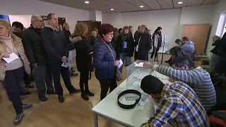 Elkezdődtek az előrehozott parlamenti választások Katalóniában
