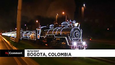 Bogotá: beleuchteter Weihnachtszug
