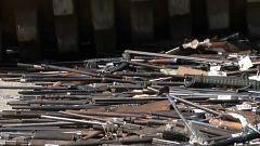 Бразилия: незаконное оружие пустили под каток