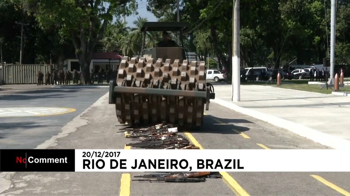 Fegyvereket semmisítettek meg Brazíliában