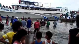 На Филиппинах затонуло судно