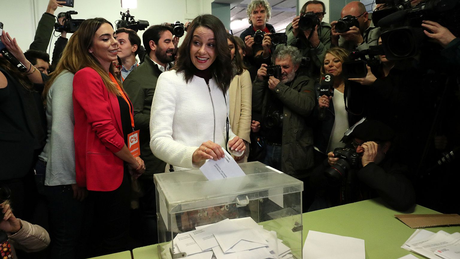 Ines Arrimadas bei der Stimmabgabe