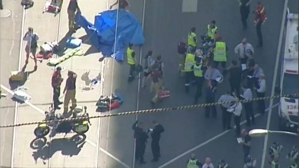 Melbourne, Suv sulla folla, 19 feriti, 2 arresti Melbourne, Suv sulla folla, 19 feriti, 2 arresti