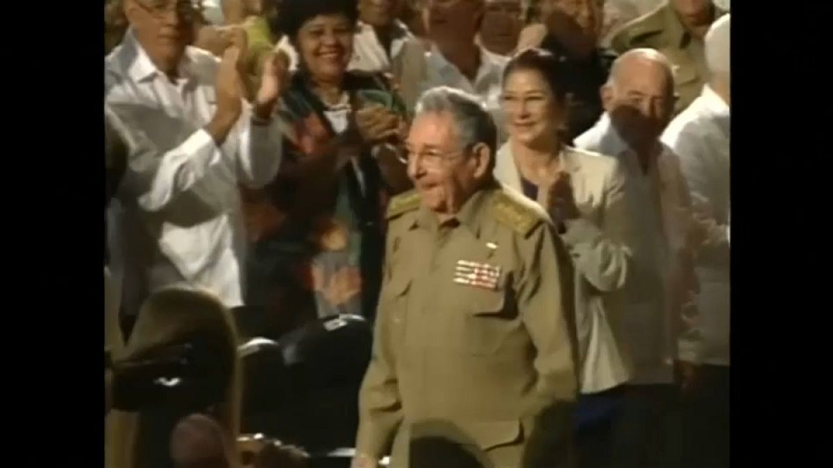 Raúl Castro prolongará su legislatura dos meses más