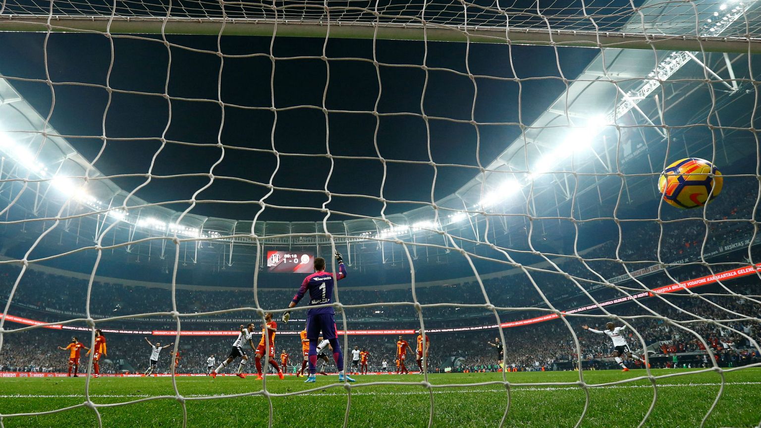 Galatasaray Fatih Terim ile görüşmeye başladıklarını açıkladı